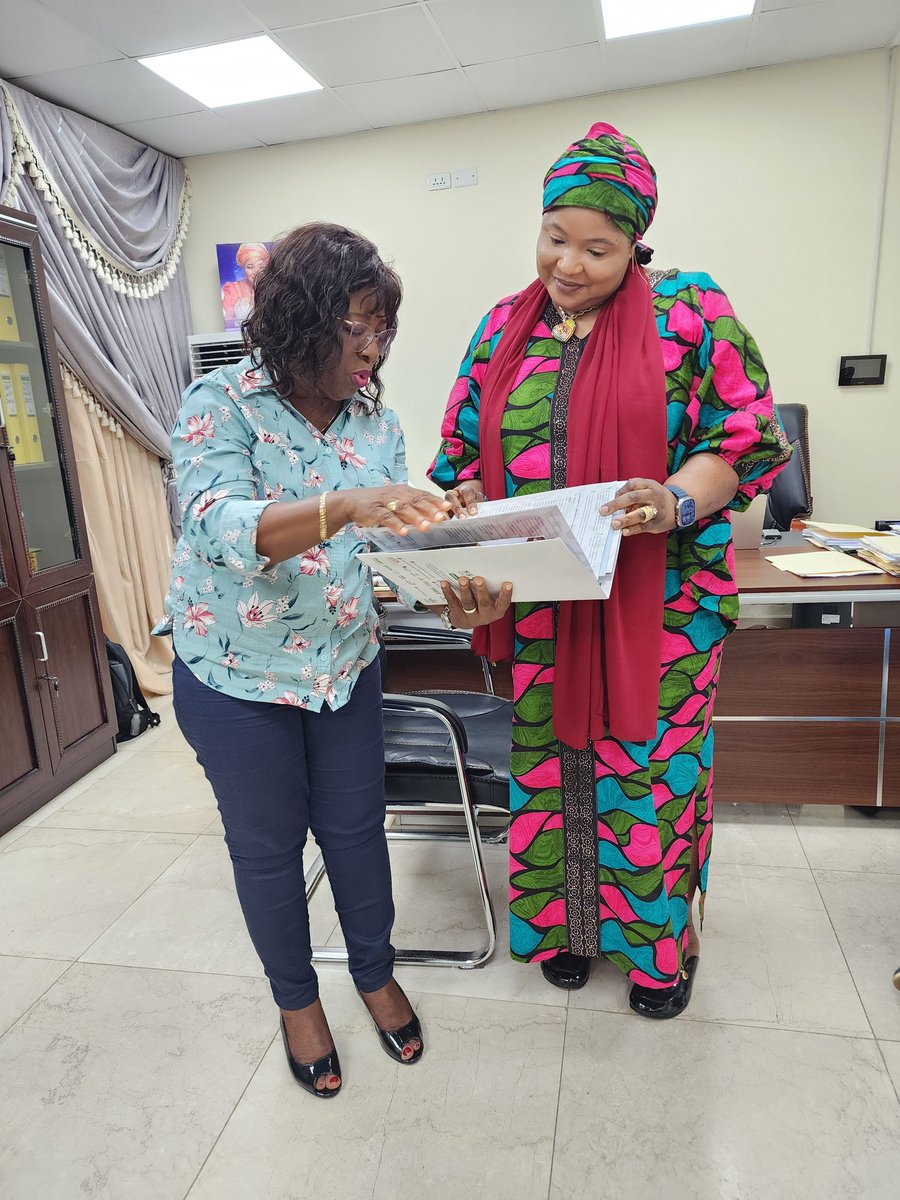 #HappeningNow: Sequel to the conclusion of the Liberian Seed Business Summit, TAAT Value Chain Expert @MedinatAdetunji presents TAAT's value proposition for #Liberia to Hon Mamaka Bility, Minister of State in the Presidency at the Presidential Mansion in Monrovia #FeedAfrica