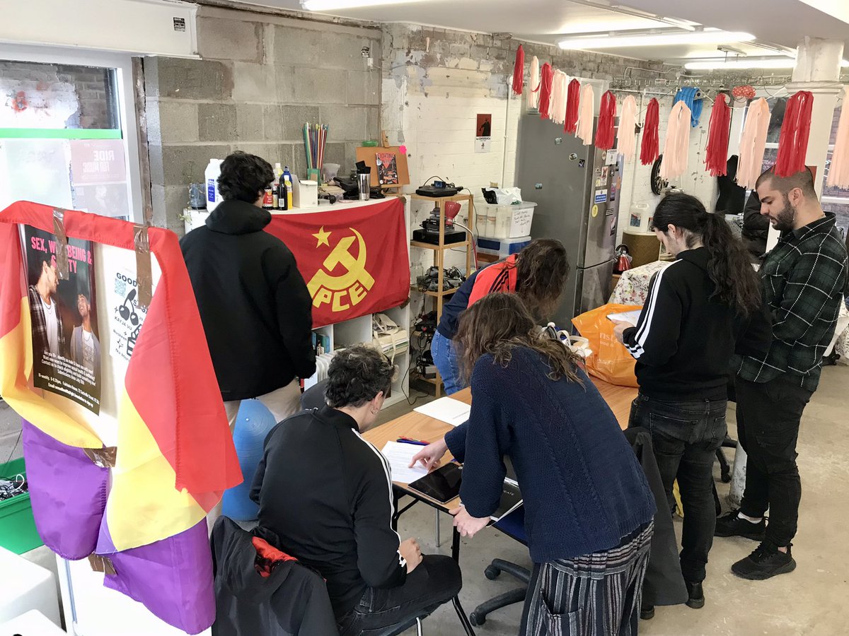 Post 2 from our weekend activities with PCE Communist Party of Spain members in the British PCE branch. We discussed our activities & current politics at the PCE meeting and met for a few drinks later. @PCEExterior @PCEexteriorGB @yclbritain @CPBritain @ycl_northwest @CpbManc