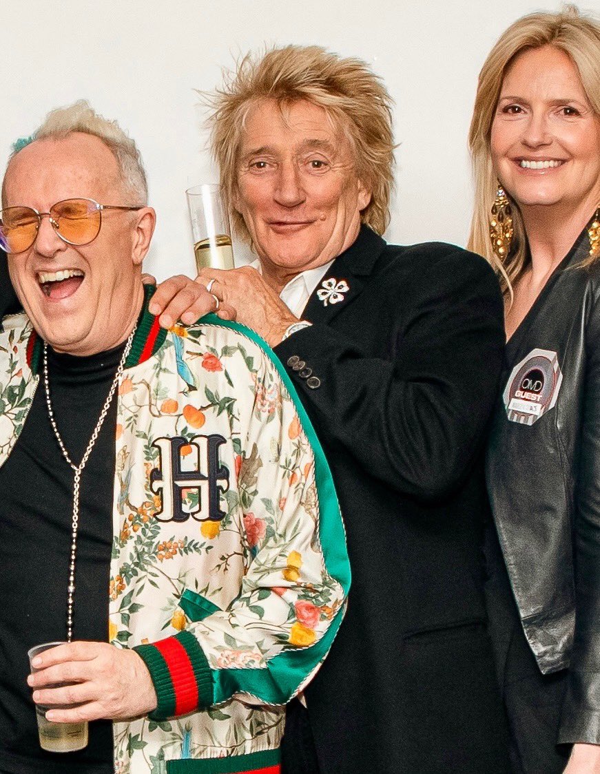 Sir Rod @rodstewart Penny Lancaster …..I’ll tell you the joke one day….@TheO2