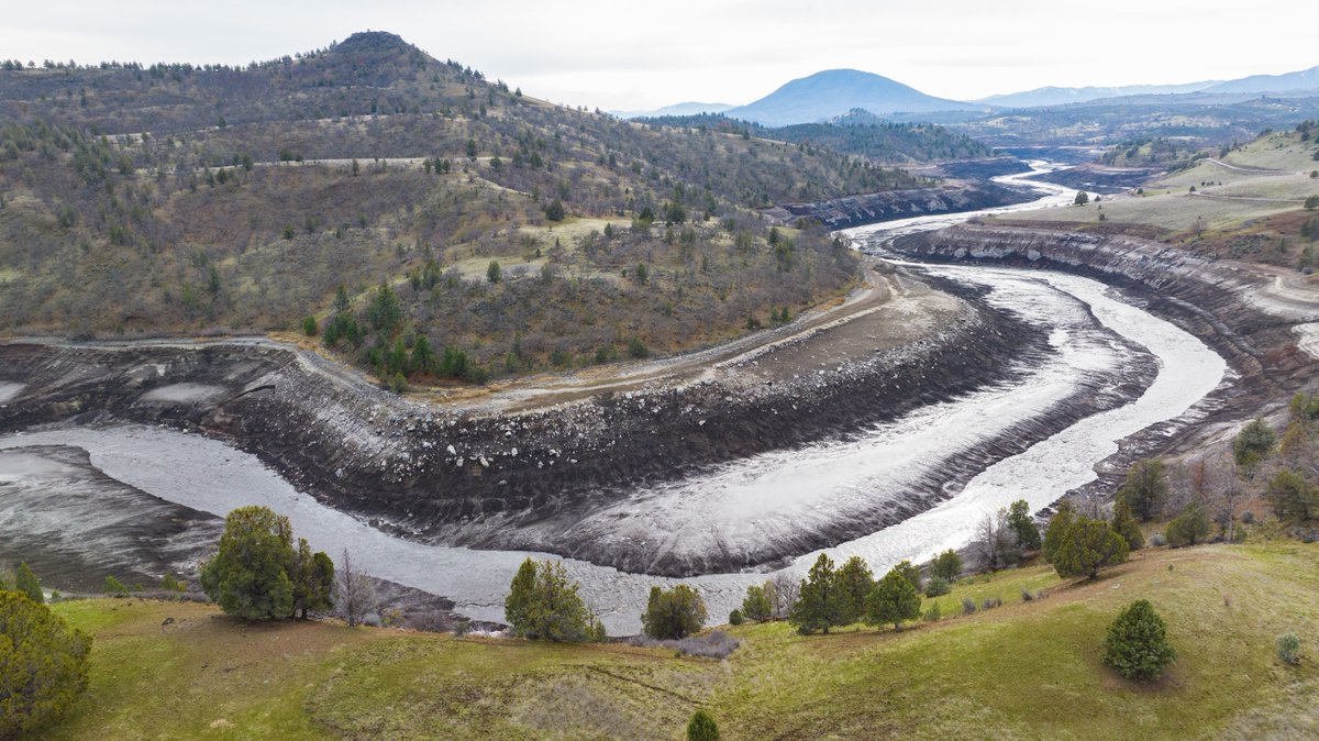 Lower Klamath Project removes 4 dams on the Klamath to benefit salmon populations & improve water quality. There are short-term impacts with the release of sediment stored behind the dams & long-term benefits to water quality & fish habitat. Read FAQs ow.ly/tVM750R2MB7