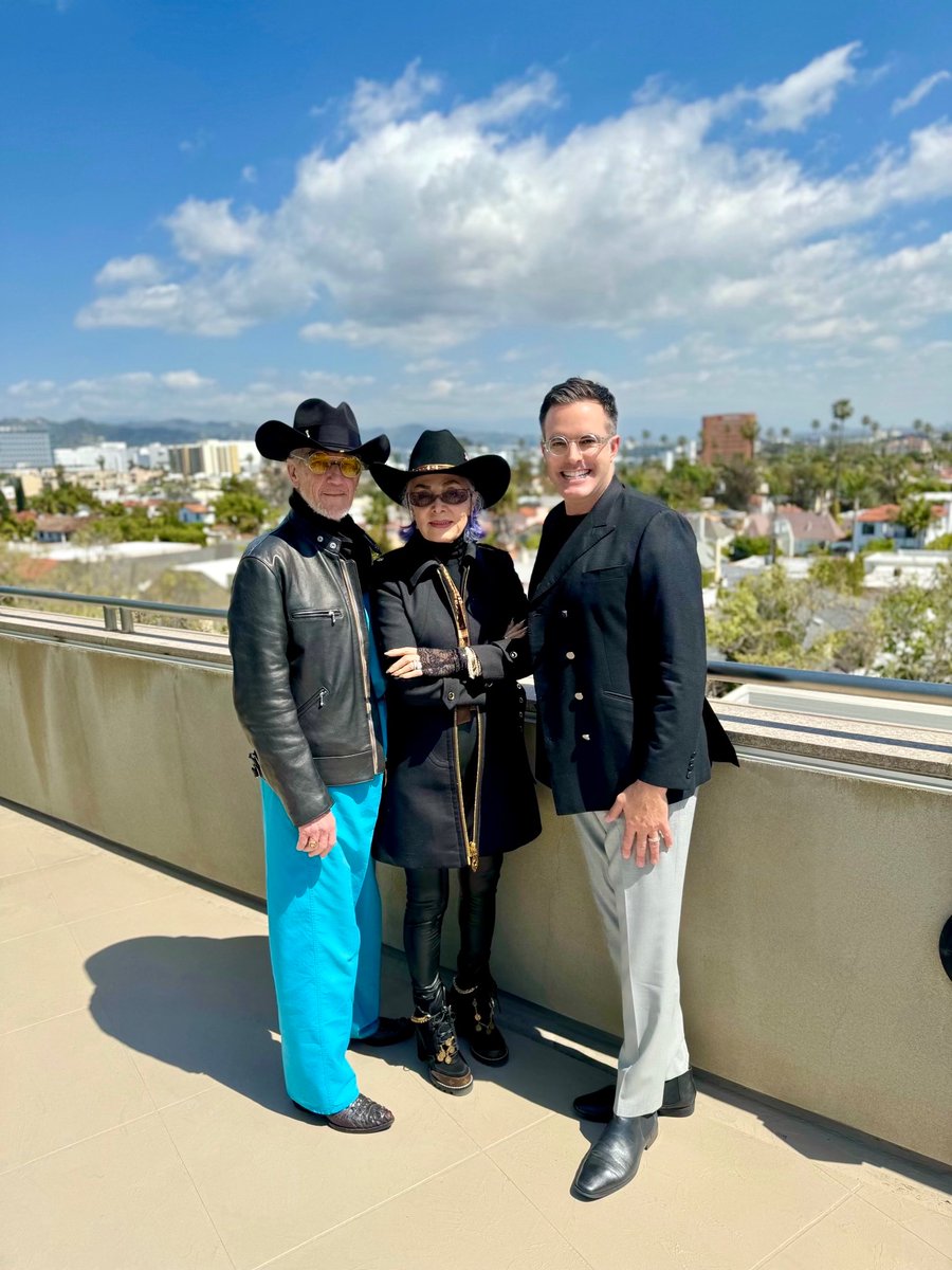 Tuesday @TowerCancer terrace with fabulous friends, and philanthropists, Dr. Charles and Mrs. Hoori Sadler. Mrs. Sadler celebrates 19 years cancer free on April 1! 🩷 #towercancer #breastcancerawareness #breastcancerresearch #philanthropy #la #beverlyhills #persianamerican