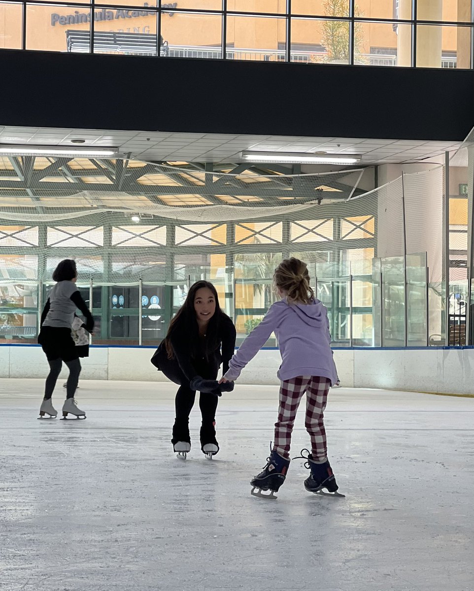 Our earlier Public Sessions are a great time to schedule your private lessons with our amazing coaches! 

Visit our website for Public Session times ⛸️🏒

#lakings #lakingsice #lakingsicepv #lakingsicepalosverdes #palosverdes #thingstodoinpalosverdes #publicsession #publicskating