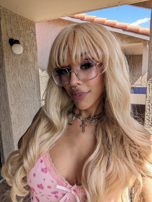 angels do exist 💗 https://t.co/2AB7bEjyn0