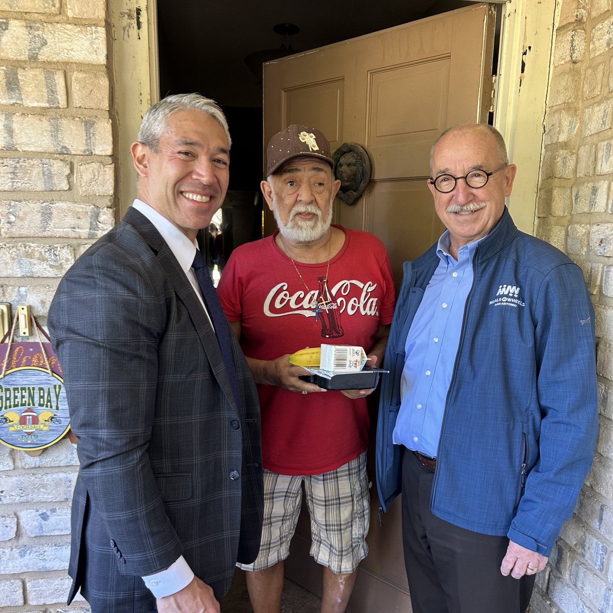 When we increase volunteers for #MealsOnWheels, we reduce seniors’ food insecurity and social isolation. My team and I were honored to join @mowsatx CEO Vinsen Faris for a morning of March for Meals deliveries. Sign up to deliver more than a meal at mowsatx.org!