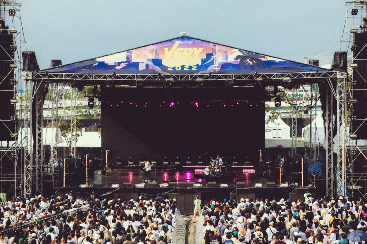 JacobGRuth's tweet photo. @GovBallNYC 👋 hey @GovBallNYC content team :) 

Below are a few of my favs I've taken during my run with the band Joan in Asia along with a link to my portfolio and instagram 📸

Hope to be considered!

https://t.co/y8827oC26J
https://t.co/aHiDl4afND https://t.co/fkNBc9vexn