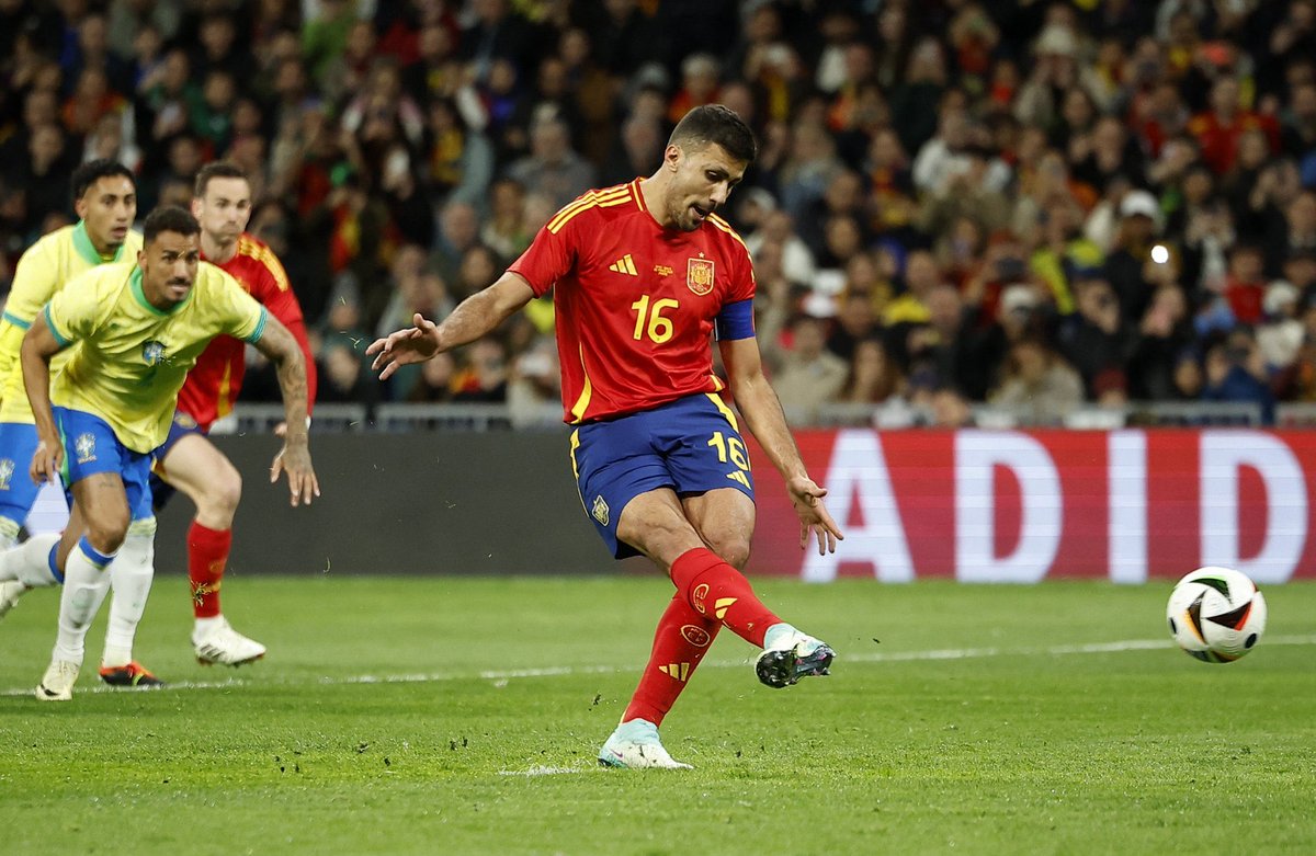 Jugador de culto Rodrigo Hernández. 🇪🇸👏