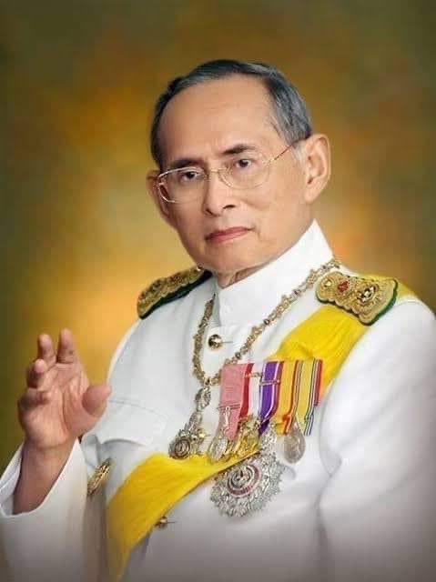 "...#สามัคคีคือ การเห็นแก่บ้านเมืองและช่วยกันทุกวิถีทางเพื่อที่จะสร้างบ้านเมืองให้เข้มแข็ง ด้วยการเห็นอกเห็นใจซึ่งกันและกัน

ทำงานด้วยความสุจริตอย่างตรงไปตรงมา นึกถึงประโยชน์ส่วนรวม เพราะประโยชน์ส่วนรวมนั้น คือความมั่นคงของบ้านเมือง..."๙