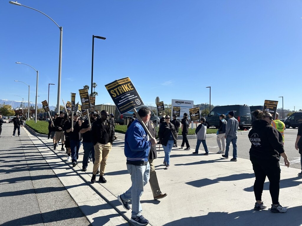 Teamster drivers extend their labor strike to Amazon’s Industry warehouse 
Delivery drivers with Teamsters Local 396 extended their unfair labor practice strike to Amazon.com’s DAX5 warehouse in the city of Industry this week, picketing to r… ift.tt/h8RLGZs