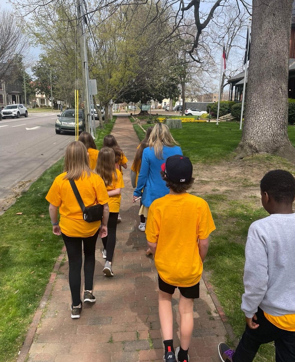 Lindsay Merritt tweet media