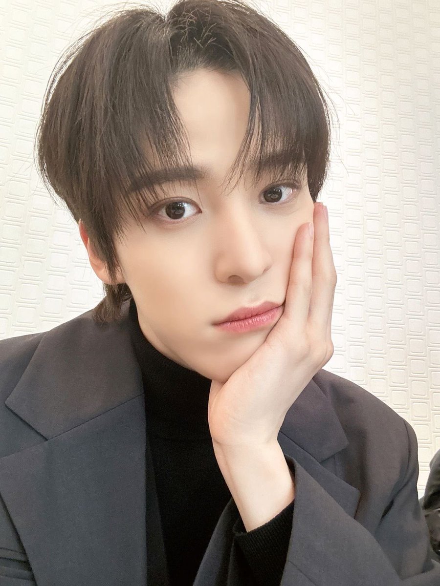 It’s your favourite cat here ✨