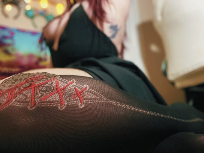 It&rsquo;s been posted in the past I&rsquo;m sure but I&rsquo;m going through old photos and can we just appreciate this<a href="/tag/leather"class="tags"><span>#leather</span></a><a href="/tag/sparkle"class="tags"><span>#sparkle</span></a><a href="/tag/redhead"class="tags"><span>#redhead</span></a><a href="/tag/ootdstyle"class="tags"><span>#ootdstyle</span></a>