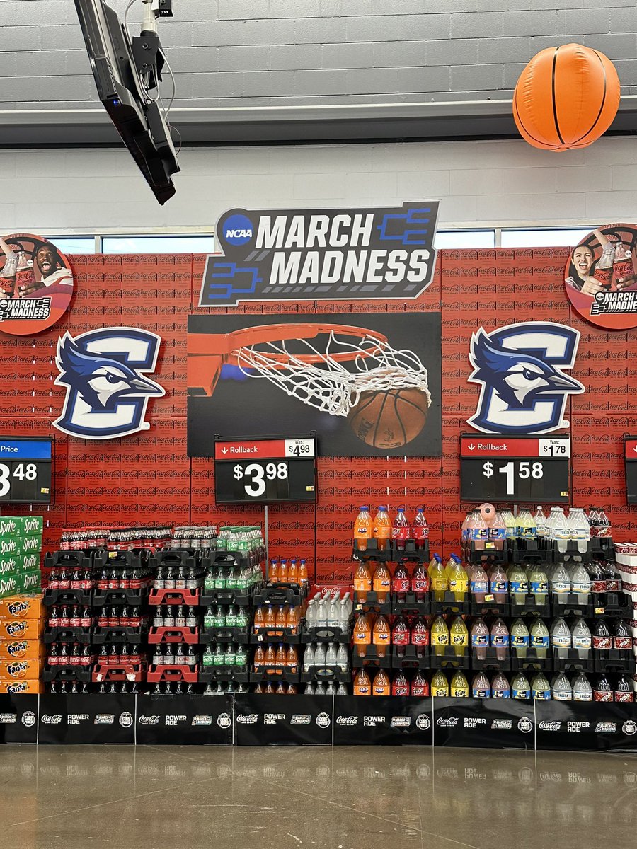 CreighTakes's tweet photo. OMAHA📣 If you are not a Creighton fan, I encourage you to hop on the Bluejay Bandwagon🐦

There are 16 out of 363 basketball teams left and the team from Omaha is one of them. We welcome you with open arms. Pretty special year for our city🔵⚪️ https://t.co/6limXCUeIN
