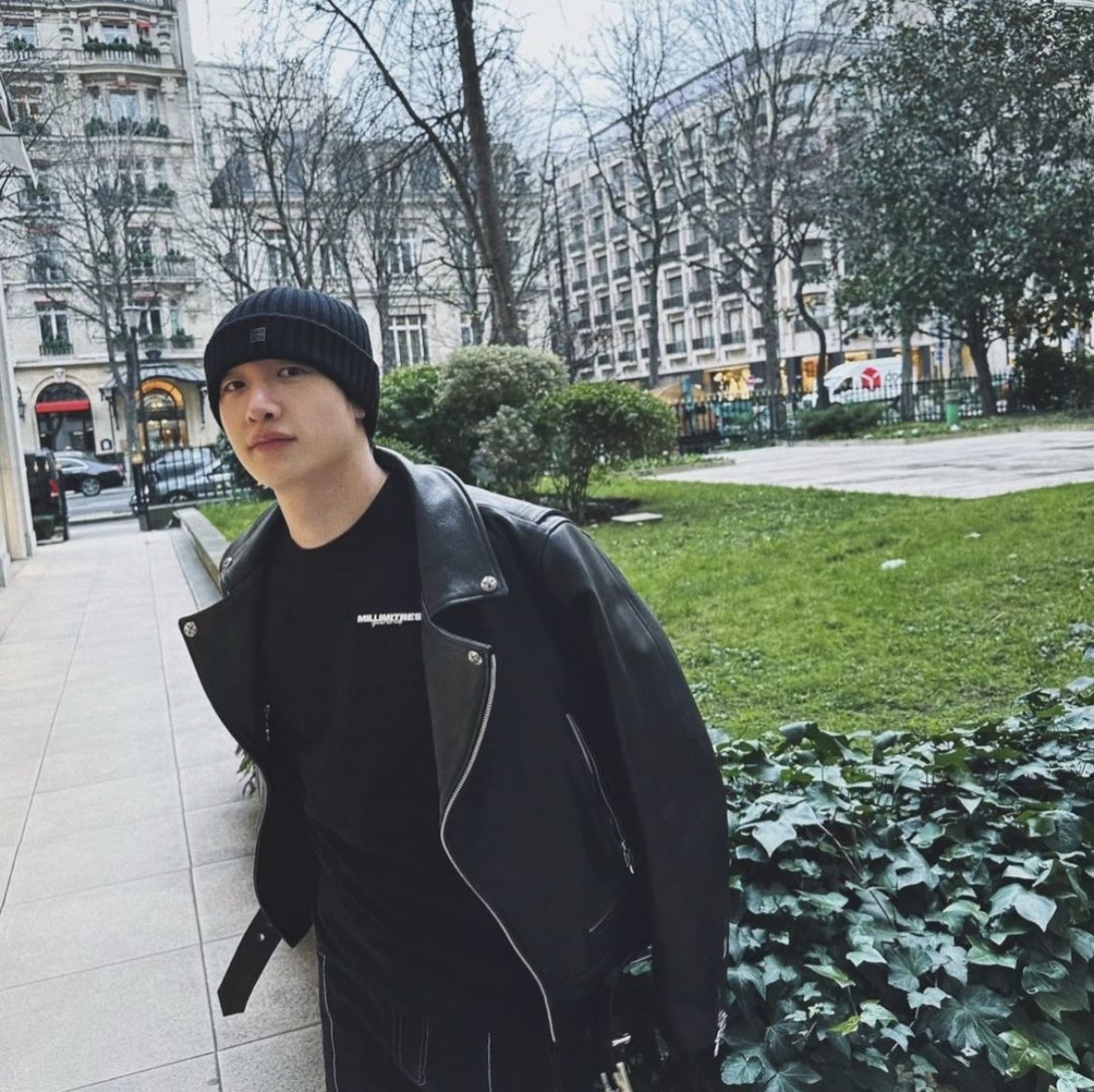 chanjunthinker's tweet photo. a walk through Paris 🇫🇷

#BangChan #방찬 #YEONJUN #연준 https://t.co/dFSK8sfLpN