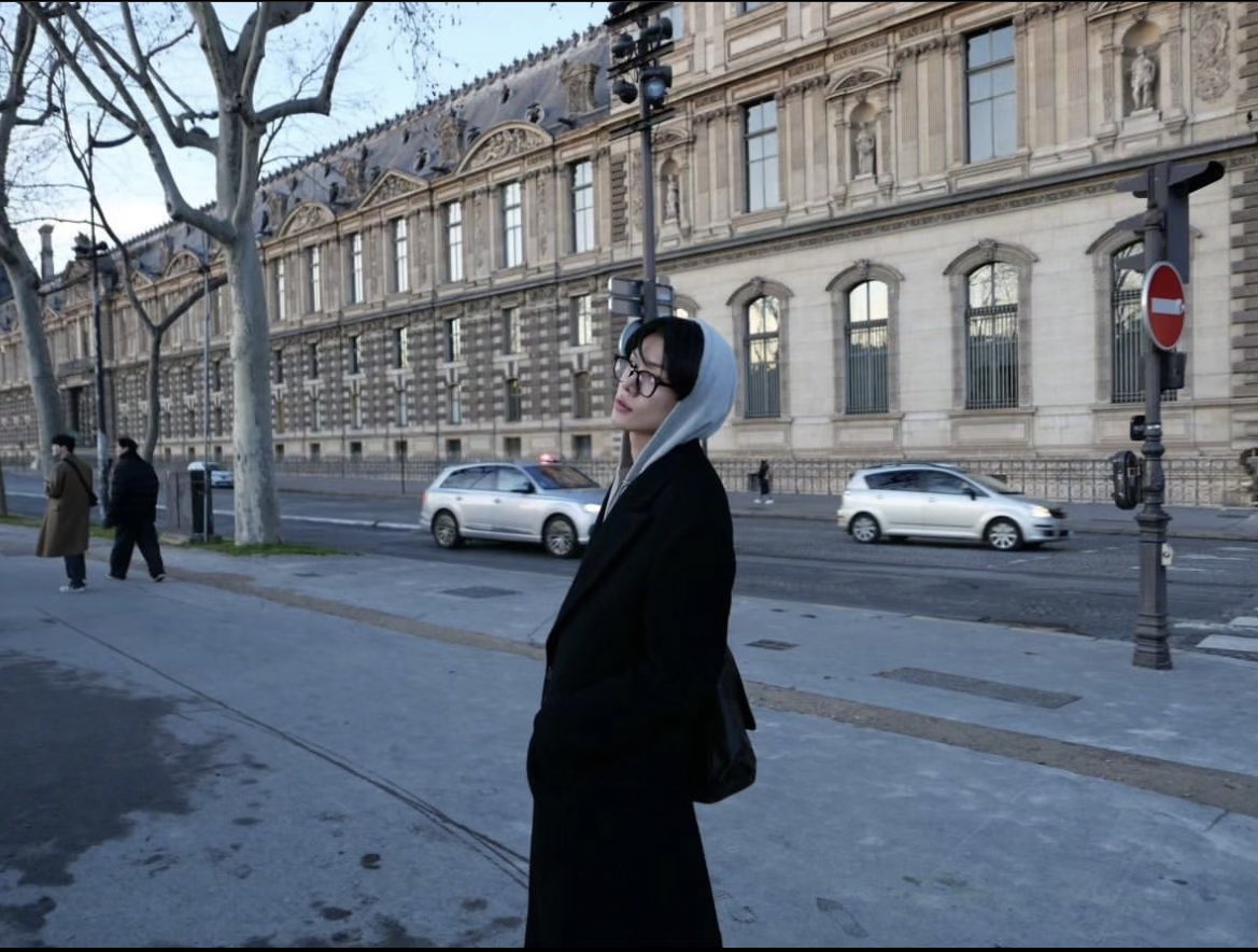 chanjunthinker's tweet photo. a walk through Paris 🇫🇷

#BangChan #방찬 #YEONJUN #연준 https://t.co/dFSK8sfLpN