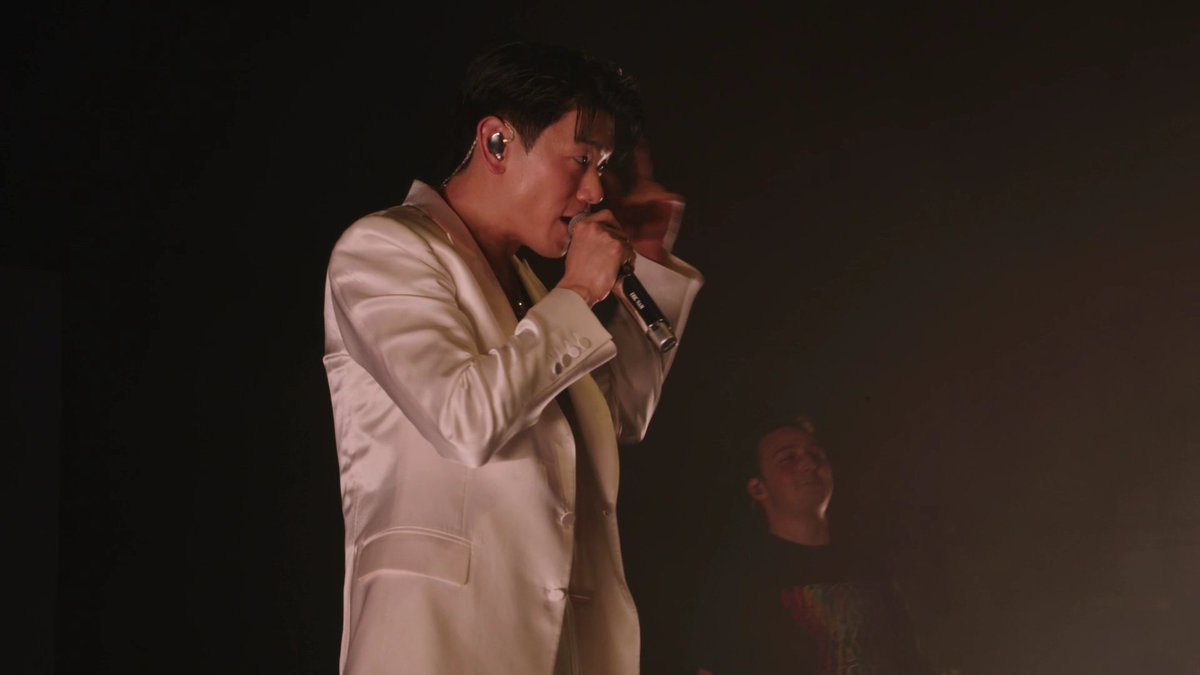 xodichii's tweet photo. I am not okay with this outfit. I am... surviving.

@ericnamofficial #HOAHTOUR #HOAH #EricNamInLondon https://t.co/27BKe4g2PM