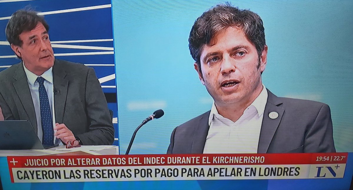 jmartinianoduar's tweet photo. Hoy cayeron las reservas. Para no ser embargada, la Argentina tuvo que pagar 300 millones de dólares gracias a la desastrosa gestión del inútil de Kicillof. 
¿Qué vamos a hacer con esta gente? https://t.co/8lw7ooVr17