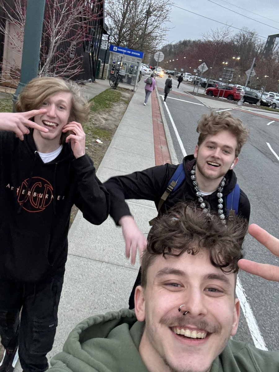 AzurzOfficial's tweet photo. ALL THA BOIS ARE HERE! @SquadUpEsp &amp; @_threefourths_ https://t.co/DtF9ISO4hF