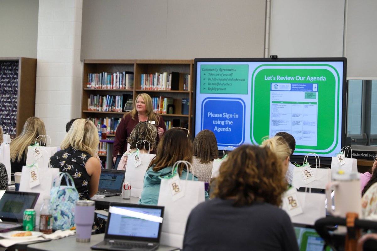 The BGISD / GRREC ED Teacher Cohort kicked off this afternoon at BGHS!  BGISD is investing $155,000 for 62 current teachers from across the district to obtain career advancement through a partnership with @GRREC_ED Kentucky Educator Rank Change Program. 

More here: