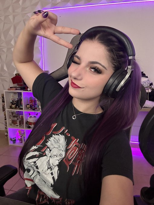 Ya estamos en directo 🔥  Hoy seguimos con el Dragon&rsquo;s Dogma 2, Valorant y m&aacute;s cositas 🫶🏻❤️  https://t<a href="/tag/valorantmasters"class="tags"><span>#valorantmasters</span></a>