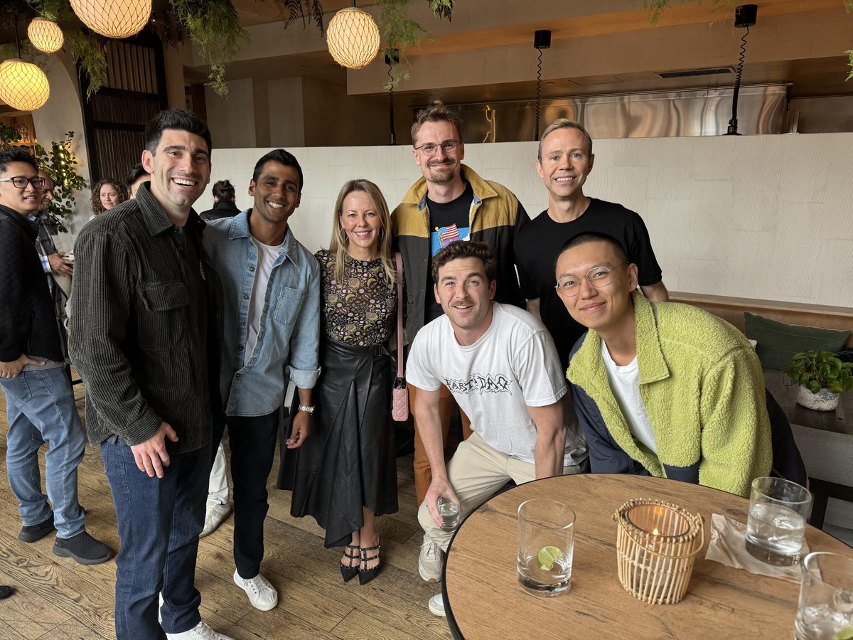 Was great to get some @HaunVentures founders, LPs, and (newly expanded) team together in SF -- and look at all the current and former @coinbase people in the same corner.