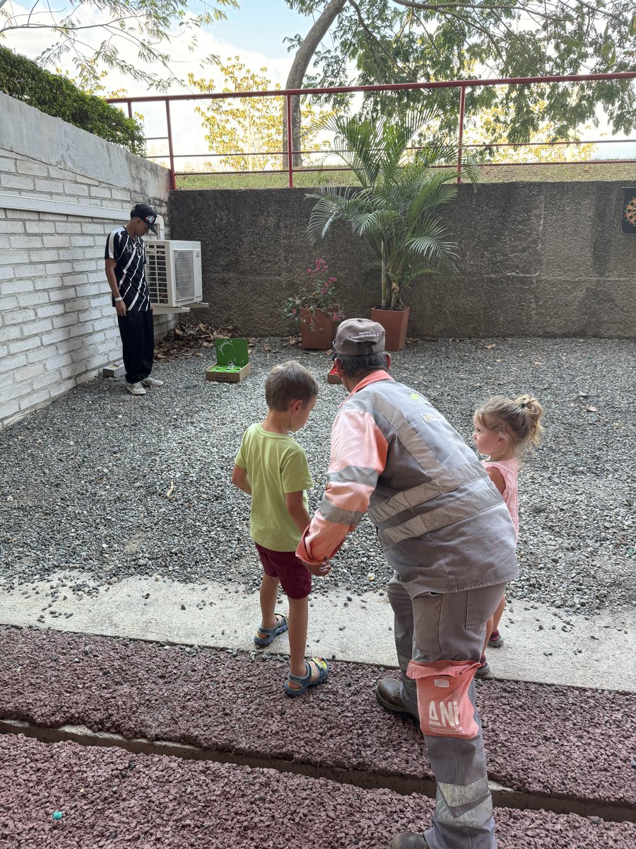 Hoy fuimos muy felices en el parque de diversiones de @Comfama en la Concesión de la Pintada. La actividad de realidad aumentada con los pueblos de Antioquia es brutal.