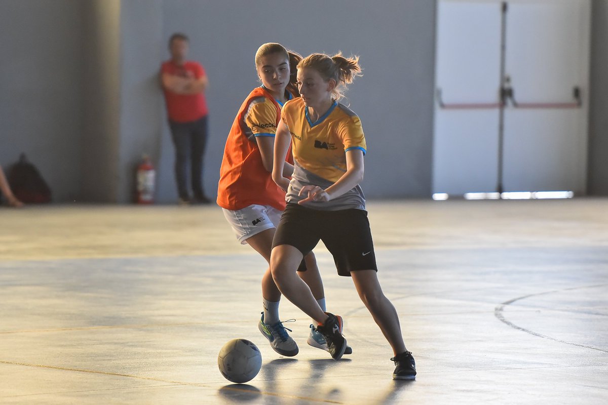 DeportesBA's tweet image. En el gimnasio del #ParqueSarmiento, bajo la dirección técnica de Ailén Haberna y su preparadora física Evangelina Testa, el equipo de Futsal femenino del programa ProAr, dio inicio a los entrenamientos de este 2024.
