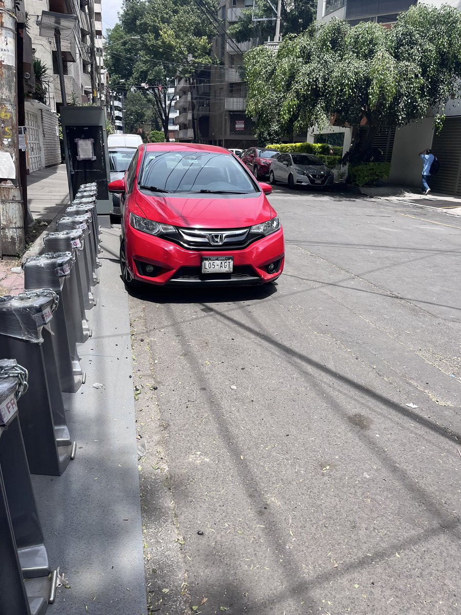 amarillomango's tweet photo. Los intolerantes de la Benito Juárez clausuraron una estación de @ecobici en la Colonia Acacias, cerca del metro Coyoacán. Su argumento es que afecta su movilidad, viejos ridículos. https://t.co/wp4u2z9kjk