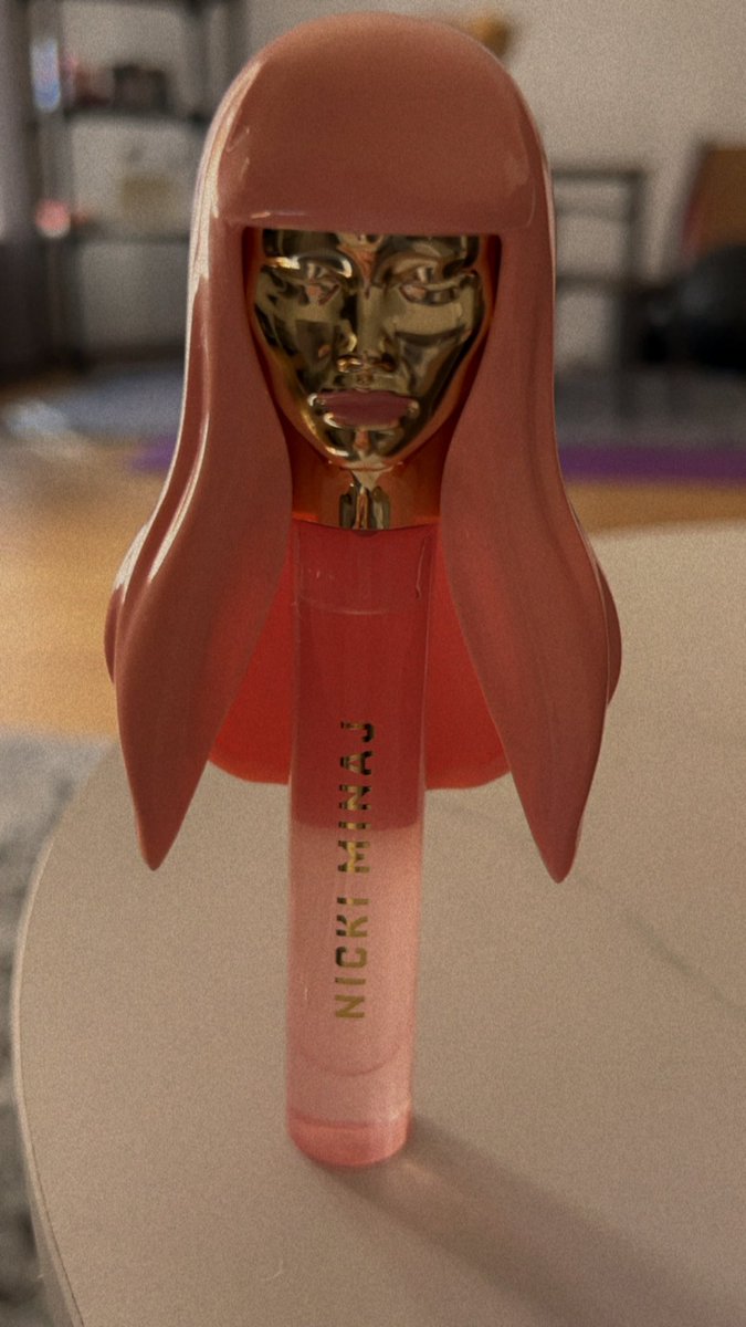 Wait this is so cute #NickiMinaj #PF2perfume ♥️