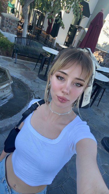 Surprise CamSoda visit from me tonight at 5:30pm PST (: https://t.co/CQYhY4OQJI