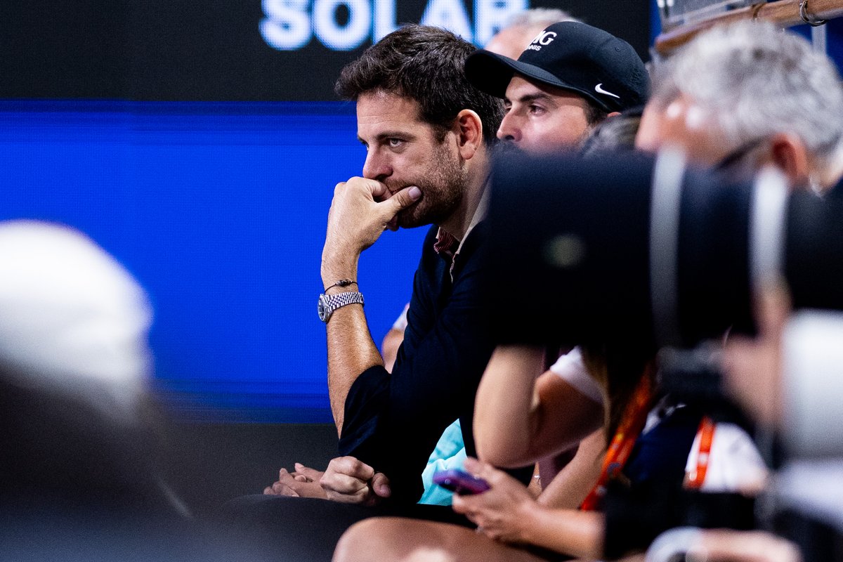 COURTS Mag (@courtsmag) on Twitter photo Juan Martín del Potro, toujours aussi passionné de tennis, présent en tribune lors du duel entre Carlos Alcaraz et Gaël Monfils à Miami ❤️
📸 <a href="/Ginie44/">Virginie Bouyer</a> Juan Martín del Potro, toujours aussi passionné de tennis, présent en tribune lors du duel entre Carlos Alcaraz et Gaël Monfils à Miami ❤️
📸 <a href="/Ginie44/">Virginie Bouyer</a>
