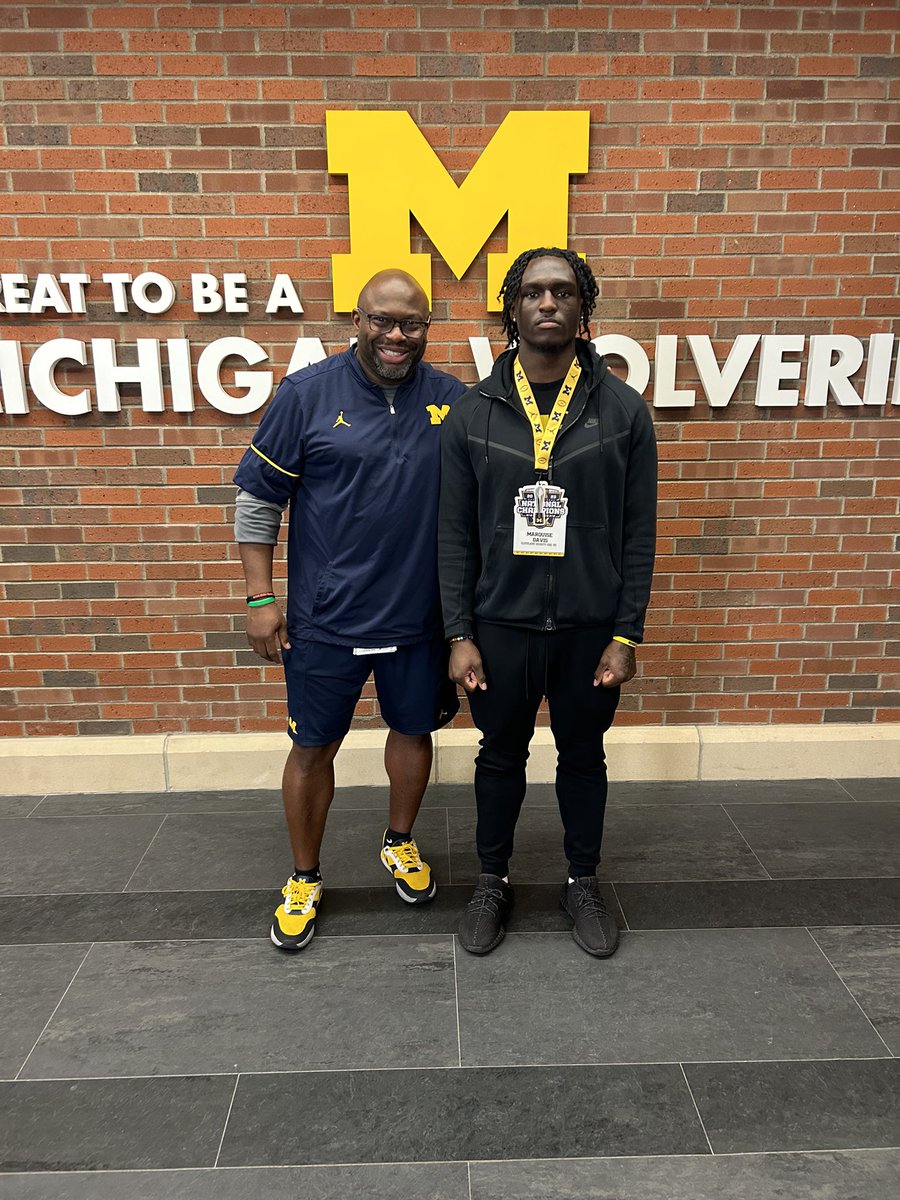 Wonderful day at @UMichFootball @Coach_SMoore 〽️〽️