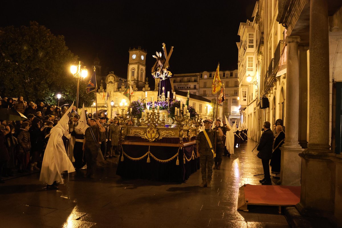 🕯️🙏🏻🕯️ <a href="/Palvarellos/">Paula Alvarellos</a>, membros da corporación e da #Brilat, na Procesión do #BoXesús e do #Nazareno (organiza a Episcopal e Catedralicia Confraría do Bo Xesús e do Nazareno)
#SemanaSanta #Lugo
#FestaDeIntereseTuristicoGalego

<a href="/semanasantalugo/">Semana Santa de Lugo 2024</a>