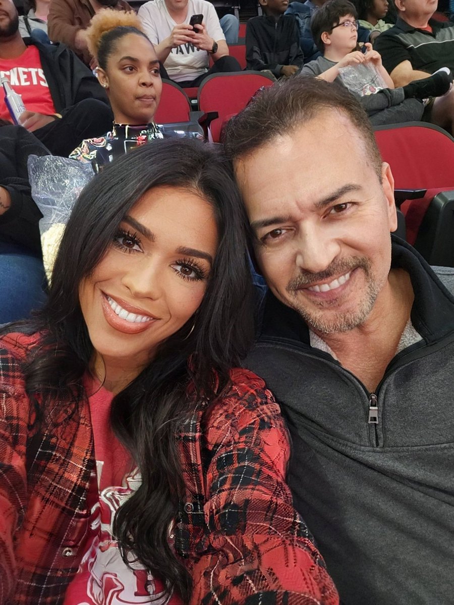The Rockets won their 8th game in a row with me and my dad in attendance. ijs ijs... 🤷🏻‍♀️
