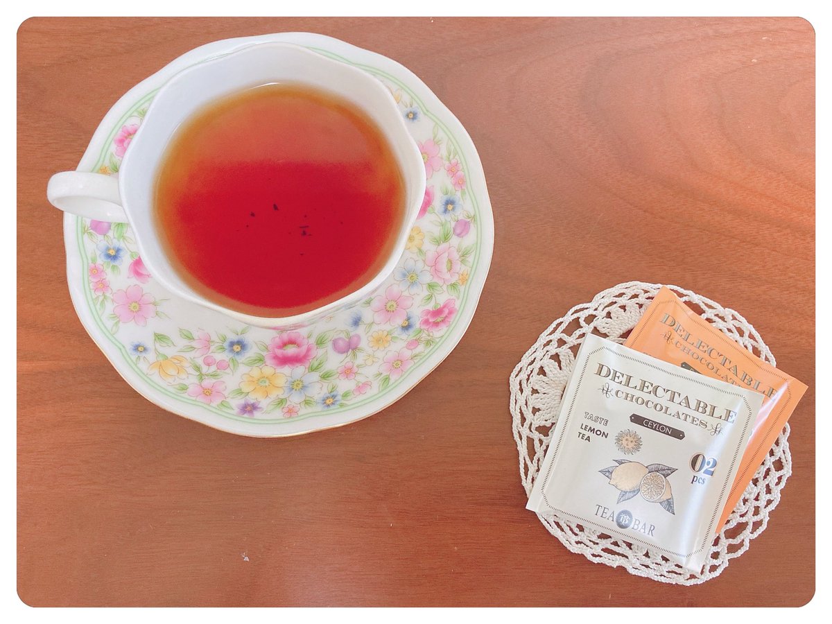 昨日の #ティータイム お茶 ＊ガーデンパーティー／カレルチャペック紅茶店 おやつはTEABARのチョコレート♡ これでおしまい…また来年までのお楽しみですね(。´･ω･) #茶好連 #木漏れ日のお茶会 #おうちカフェ #紅茶 #カレルチャペック #teabar #モロゾフ