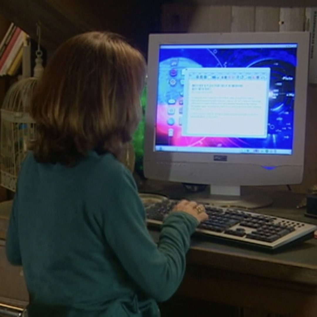 BannermanBuddi1's tweet photo. #TARDISTea of the day:
Did you know that SJ was one of the many people who posted on Clive Finch's conspiracy website "Doctor Who?"
Where she was asking anybody who had seen him to contact her at the Daily Mail, where she was hoping to catch him for an interview https://t.co/k6IxPtaqDh