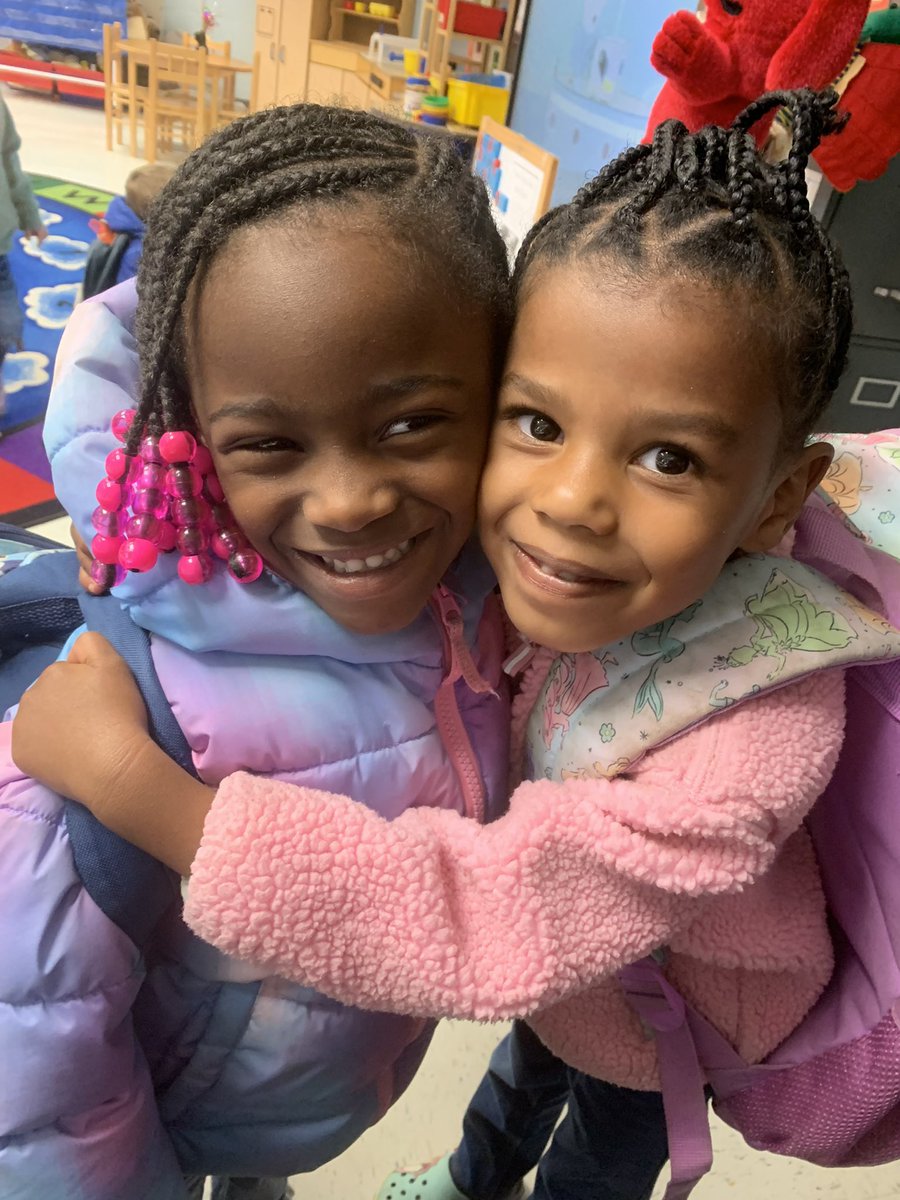 DoMo2818's tweet photo. End of the day smiley friends #wearecucps #ccesdukes #prek https://t.co/Gmn2pb0tbN