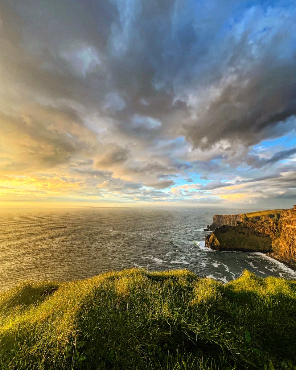 montseforga's tweet image. .. ufff, costa dormir havent vist això.. tinc tots els meus sentits desbocats, la pell de gallina, el cor a mil, la càmara que treu fum i demà.. a mar!! 😍
#cliffsofmoher #Obrienstower