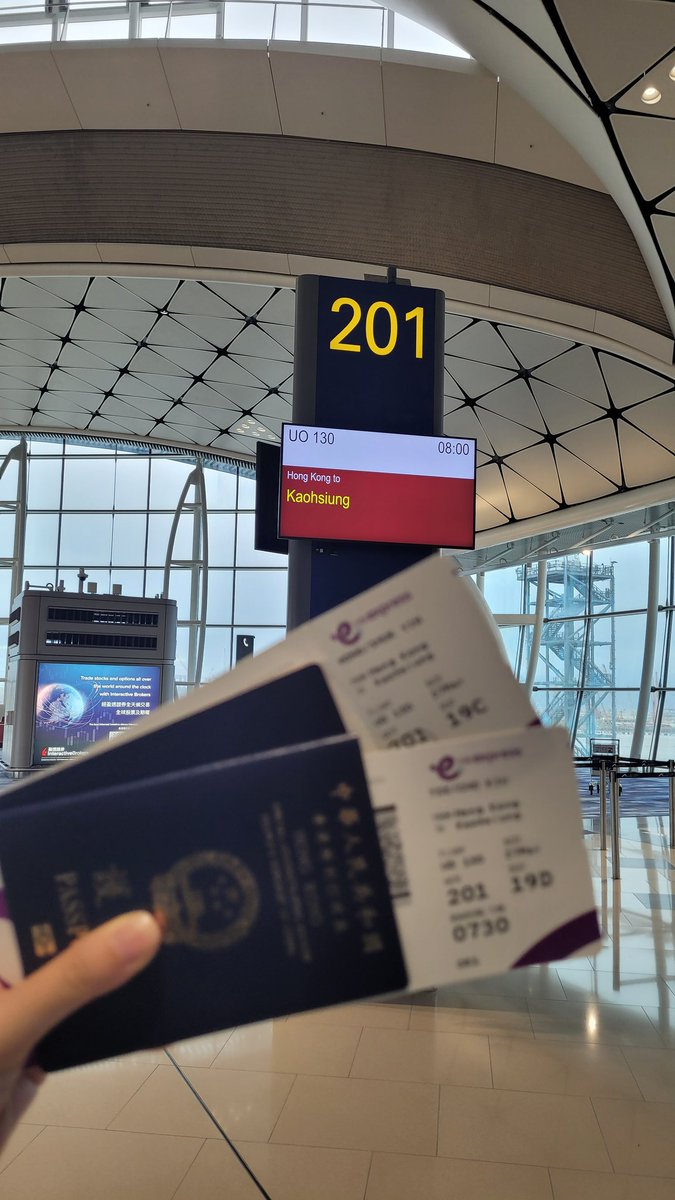 TCK_kiu's tweet photo. 2024 first flight 乁( ˙ω˙ )厂 https://t.co/y15C2YGeeP