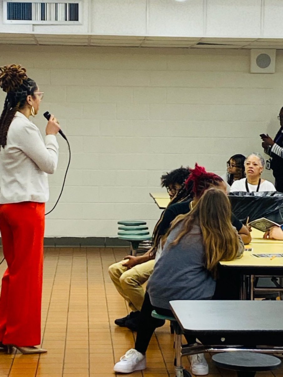 Thankful for the opportunity to share my journey with Stuart students. I hope encourage them to implement the 4Cs in their life consistency, confidence, commitment, and communication! #WomensHistoryMonth2024 @StuartAcademyKY