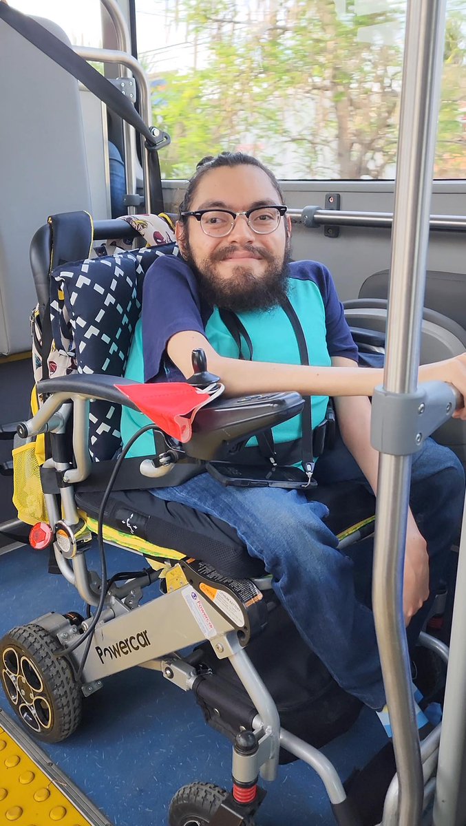 Charlie López tweet media