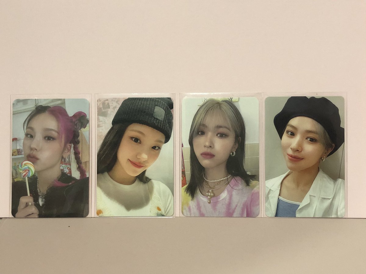 wts / lfb / ph 

itzy / ryeji photocards ! 🩰
• strictly sold by member set. 
• 500 ea set. 

yenieberryy.carrd.co

t. wts lfb itzy loco no bad days photocards yeji lollipop ryujin