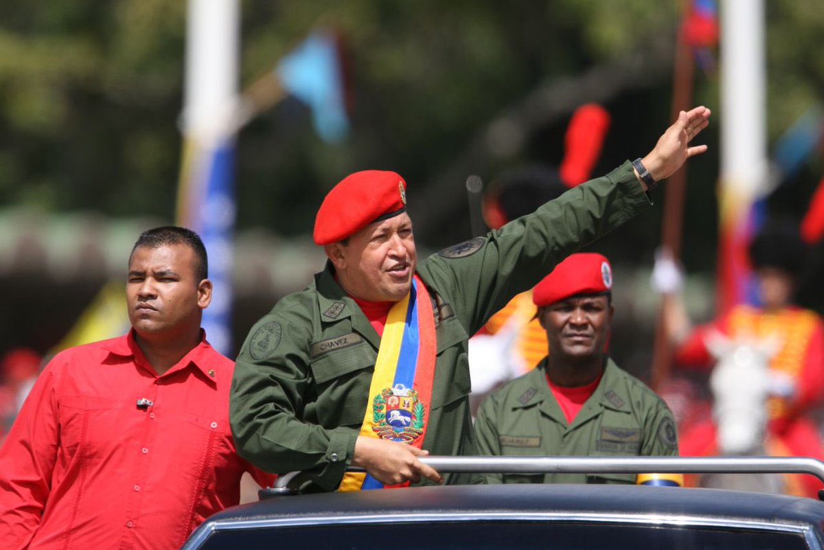 Hay que apoyar a los nuestros, todo el respaldo para el presidente Nicolás Maduro de su pueblo en esta arremetida de los tutelados por el imperio. 

Cero tibieza, o somos o somos, ya andan llamando al Art. 350 en RRSS

#ChillasteMentisteYNoVas #AmorDeLaPatria