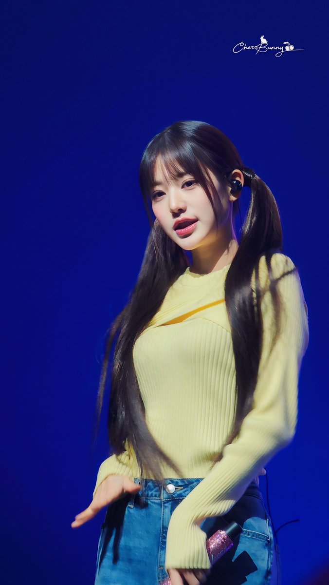 won2nyeong's tweet photo. She looks so fluffy and innocent! Must protect wonyoung at all costs ๐ฅบโค๏ธ
#IVE #WONYOUNG #์์ #์ฅ์์ #JANGWONYOUNG #์์ด๋ธ #ใฆใฉใใงใณ #VICKYJANG #IVE_WORLD_TOUR #IVEinChicago #SHOW_WHAT_I_HAVE_IN #SHOW_WHAT_I_HAVE_IN_CHICAGO https://t.co/CvY03OZuwu