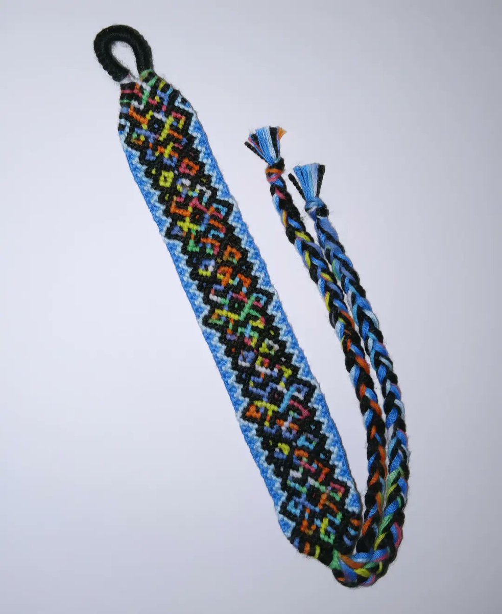 Savanna88017729's tweet photo. 💎New diamond pattern bracelet💎
I love how beautiful this turned out!
This is pattern #57758 on Bracelet Book
.
.
.
.
.
#bracelets #crafts #craftart #craftaddict #handmade #homemade #handmadejewelry #friendshipbracelets #diycrafts #diy #diamond #strings #stringart #art https://t.co/hxYA9Zaurf
