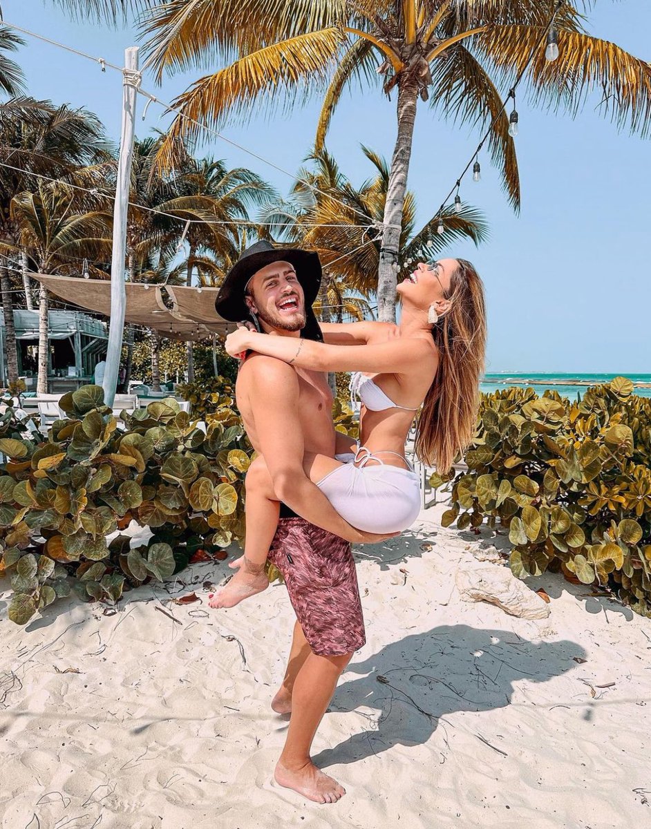 Jonvlogs's tweet photo. Nós contra o mundo, sempre. ❤️ https://t.co/u5UZjzhydD