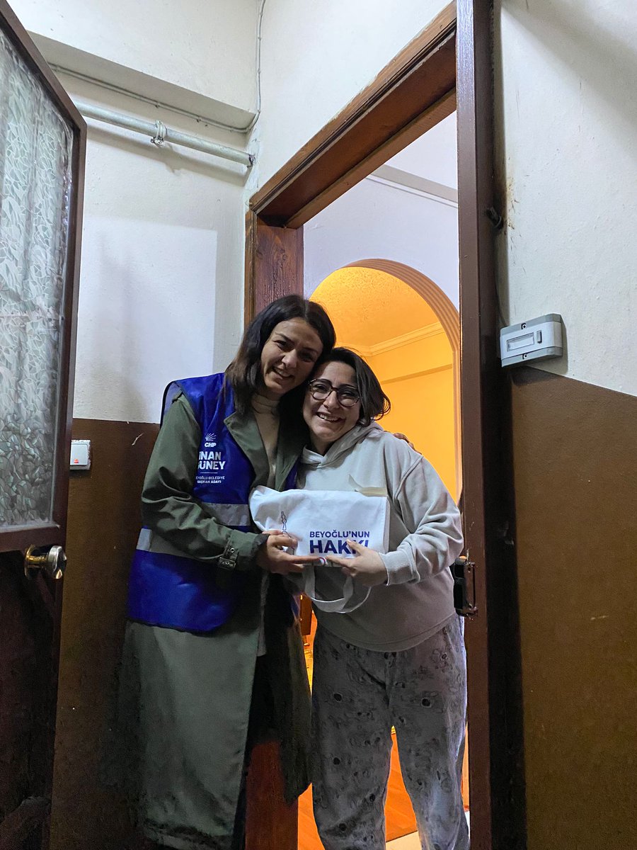 Çok güzelsin Beyoğlu ❤️

Belediye Başkan adayımız @guneyyinan için ziyaret ettiğimiz gençlerimizin enerjisi umutlarımıza umut, heyecanımıza heyecan katıyor. 

Beyoğlu’nda gençlerimizin hakkı #BizeEmanet