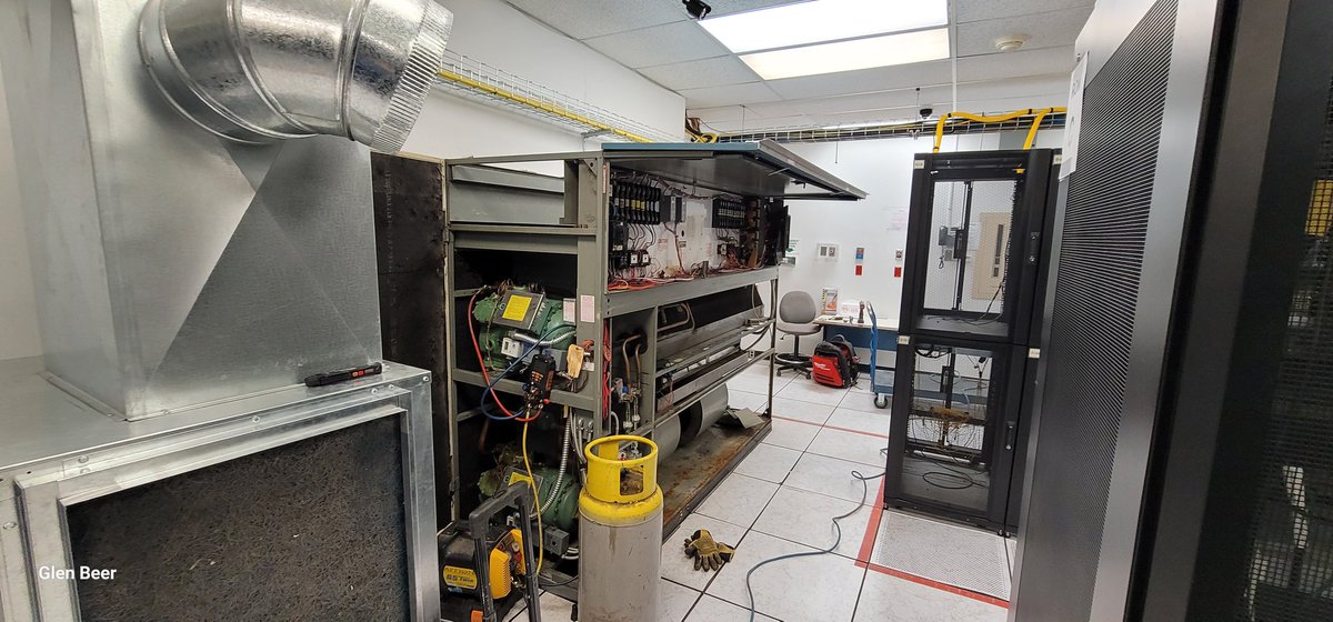 glenbeer's tweet photo. 40 years old, and the day has come to upgrade. But, we have to cut them up to be removed.
#Liebert #DataCenter #IXP https://t.co/NKZeKiEkaN