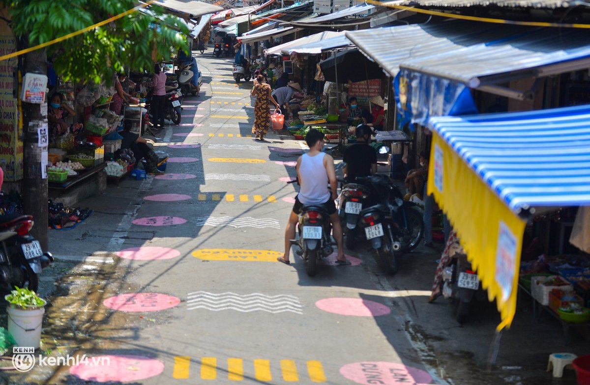 Check out the colorful results from our work with @HealthbridgeCan and the people of Tan Mai, Vietnam, to help beautify this community market. 💙 🇻🇳 #citiesforpeople