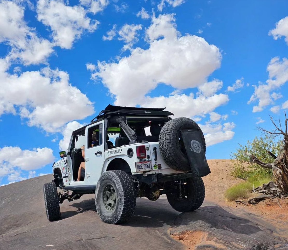 SpiderWebShade's tweet image. Happy Tushie Tuesday! 🙌 Wow, what a beautiful view! 😍Do your part and help keep our trails beautiful with @spiderwebshade TrailSac of your own! They are the perfect for trail trash or to pack it all in! #SPIDERWEBSHADE #shadebrigade #swsrepost