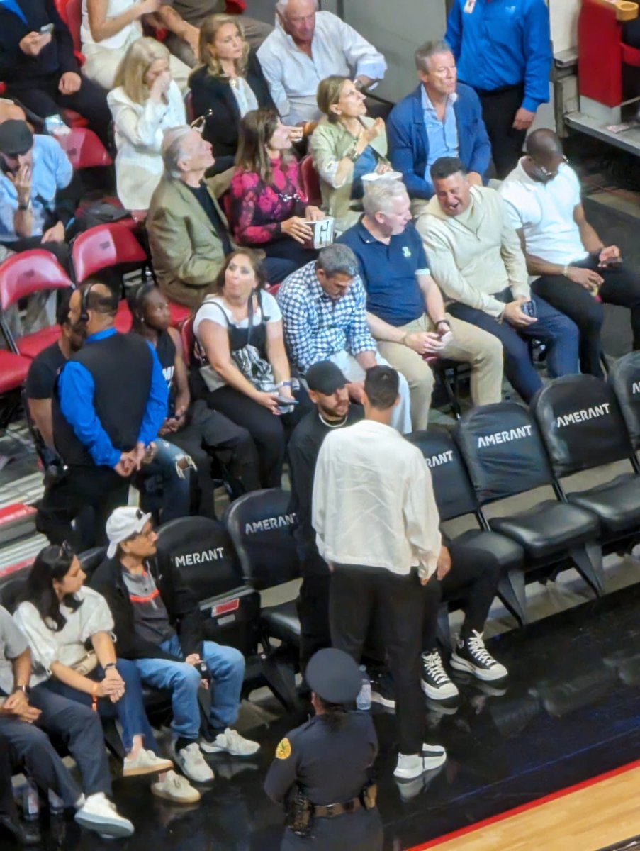 Neymar and Busquets having a chat during the Miami Heat game I wonder what they could be discussing 👀👀 #InterMiamiCF #MLS #Neymar #LaFamiliaIMCF